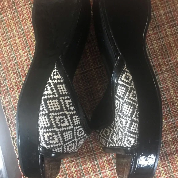 Corello Slip-On Sandals - Picture 6 of 8